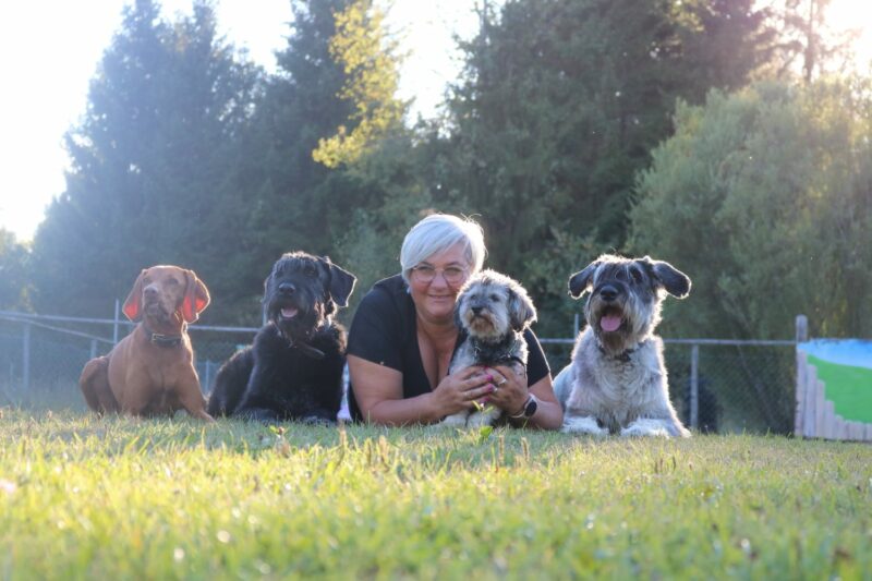Marianne Völkl ist die Besitzerin der Hundeschule Askom